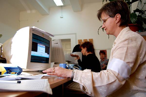 Tizenhétezer önkormányzati alkalmazottat készülnek elbocsátani