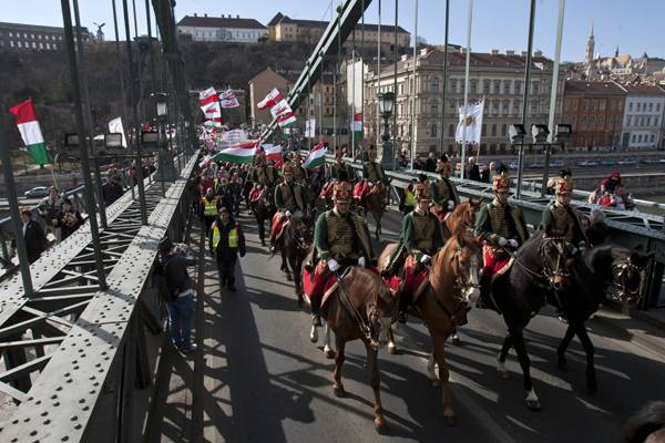 Március 15. – ünneplők és tüntetők Magyarországon
