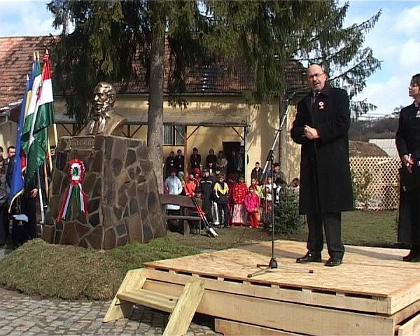 Kossuth- és Bercsényi-szobrot avattak Maros megyében