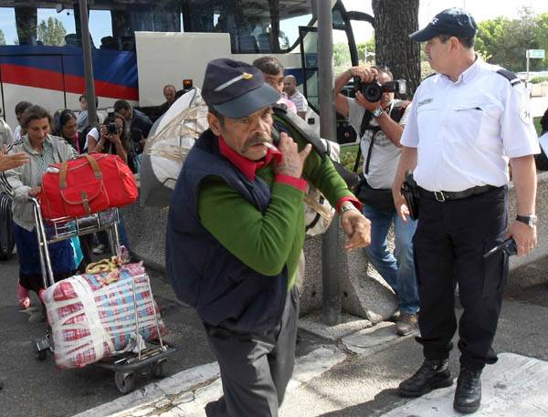 Szégyenteljesnek minősítette az EU-biztos a romákkal szembeni francia fellépést