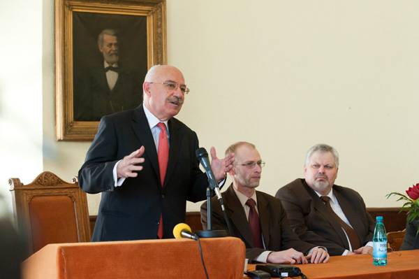 Martonyi egyetemi vezetőkkel találkozott Kolozsváron, tárgyalt az RMDSZ elnökével is