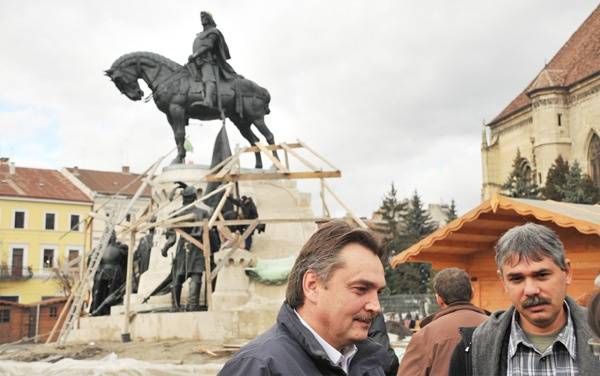 Ködösítés a Mátyás-szobor restaurálásának támogatásában