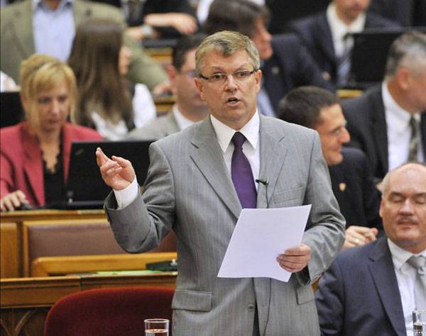 Bukarest és Pozsony is aggódik