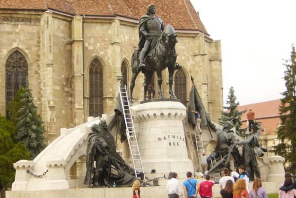 Mátyás-szoborcsoport: megszépültek a vitézek 