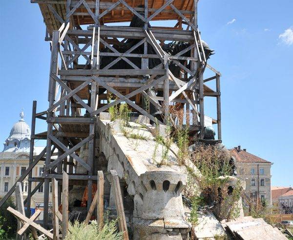 A Mátyás-szobrot restauráló művész elismeri: nincs minisztériumi minősítése