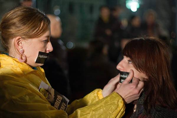 Tízezren tüntettek Budapesten a magyar médiatörvény ellen