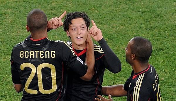 Futball-VB: Német és afrikai folytatás