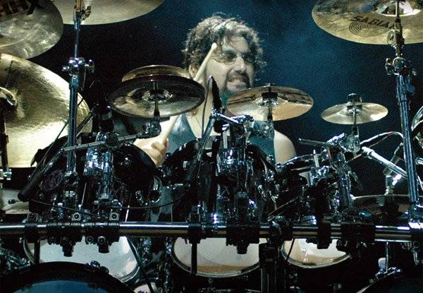 Mike Portnoy kilép a Dream Theaterből, a zenekar nélküle folytatja