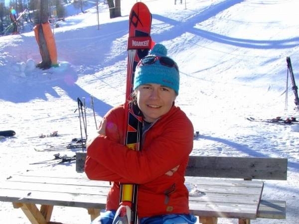 Miklós Edit országot vált