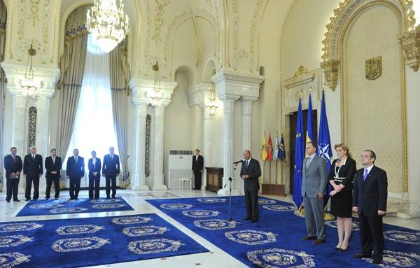 Băsescu: még egy év  megszorításokkal