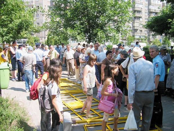 A parkolóház építése ellen tiltakoztak a kolozsmonostoriak