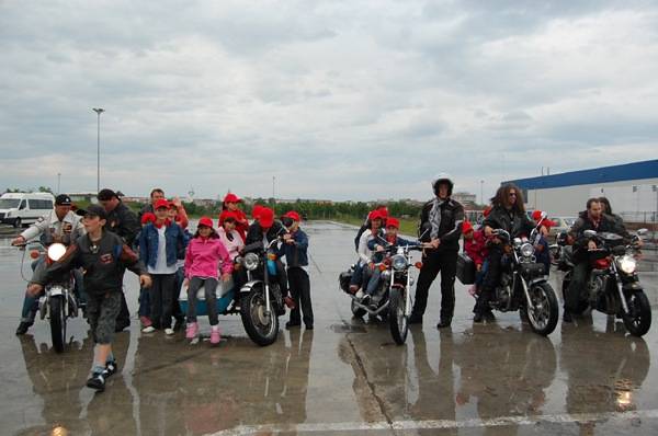 Az árvákért gyülekeztek a motorosok Szatmárnémetiben