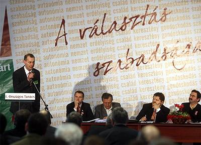 Szabályszegéssel vádolják Szász Jenőt