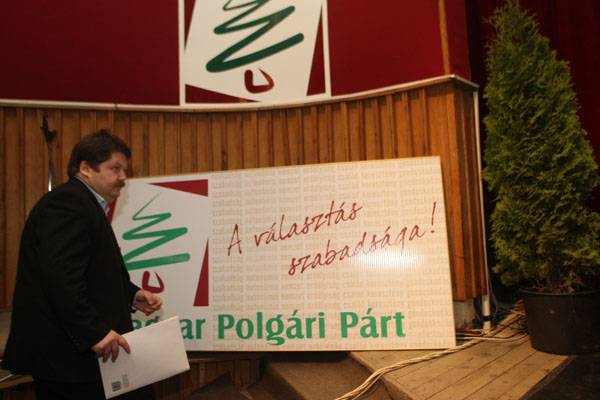 Szász Jenőt ellenjelölt nélkül választották újra az MPP élére