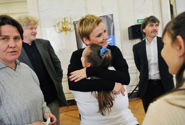 Jakupcsek Gabriella átadta a Maradj talpon! különkiadásának fődíját