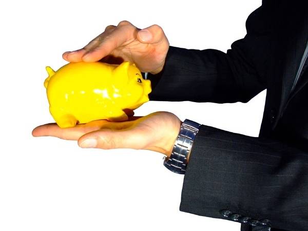 Nőtt a munkanélküliség, csökkent a nettó átlagbér