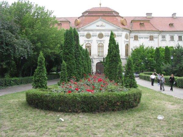 Nagyvárad – az önkormányzat kezeli a püspöki rezidencia kertjét