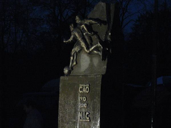 Szobrot kapott a NAC