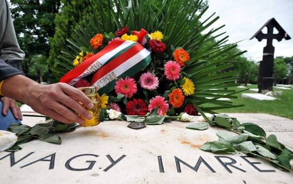 Ünnep kordonok között – Nagy Imrére emlékeztek Budapesten