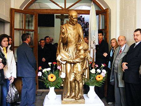 Újraszentelt nagykárolyi  gimnázium