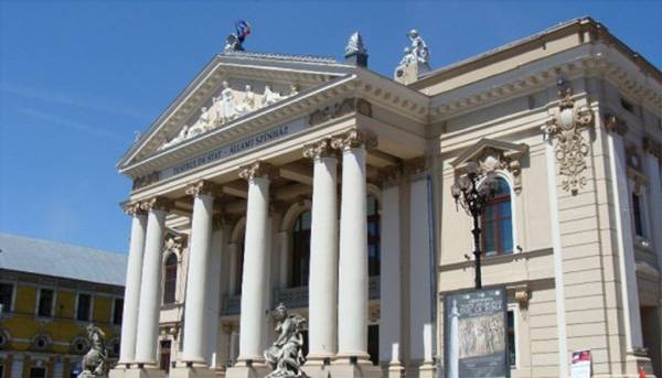 Minisztériumi kézbe adná a váradi színházakat a Néppárt