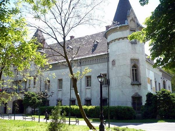 Szatmári cégek összefogásával újítják fel a nagykárolyi kastélyt