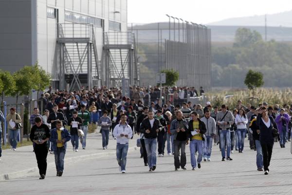 Fodrászhoz küldik a Nokia alkalmazottait