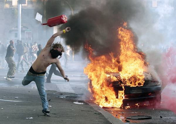 Több száz városban tüntettek a bankok ellen