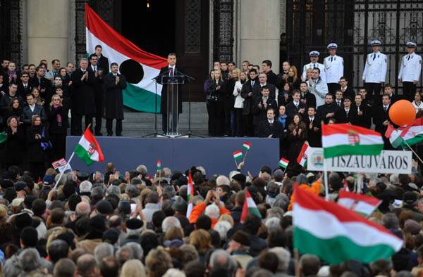 ’56-ra emlékezett a világ