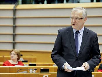 Szaunában tartott sajtóbeszélgetést Olli Rehn, csak férfiújságírókat hívott meg