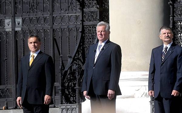 Magyarország: ünnep kordonok nélkül