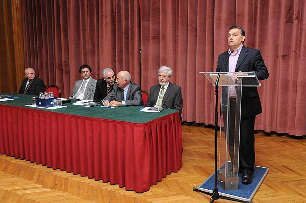 Orbán: el kell ítélni az erőszakot