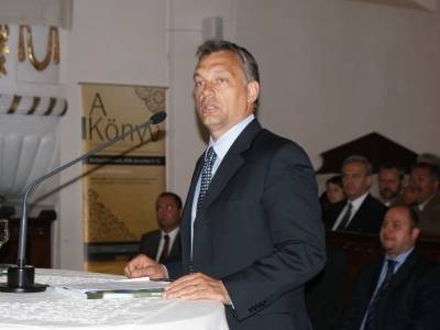 Orbán: a magyar nemzet súlya a tét