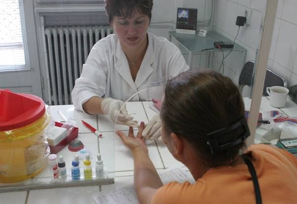 Közel felére csökkent tavaly a táppénzre kiírtak száma