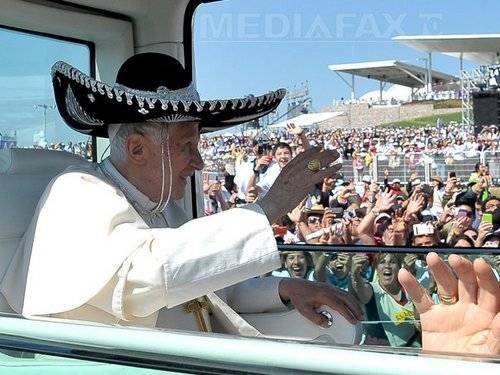 Szombrérót viselt Mexikóban a pápa