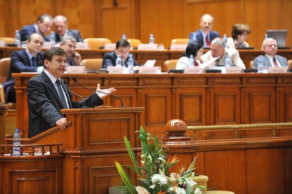 Elutasították az RMDSZ és PNL bizalmatlansági indítványát 