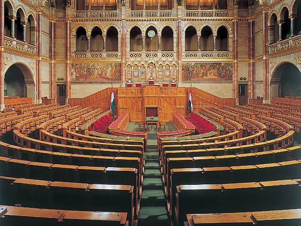 Vasárnap eldől, lesz-e Fidesz-kétharmad