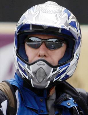 Holtan találtak egy motorosra 