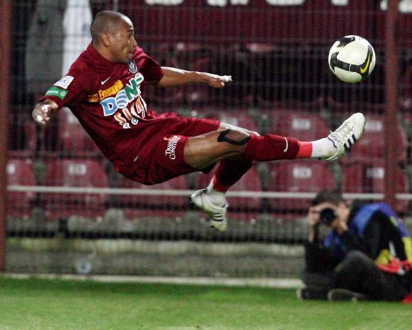 A CFR-es Pereira Portóban folytatja