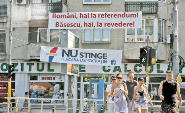 Băsescut az alkotmánybíróság, Európa és a magyarok mentették meg