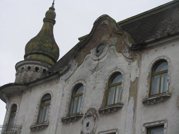 Nagyvárad: törvénytelen illetékek az elhanyagolt épületekre