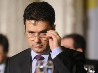 Újabb miniszteri diplomabotrány