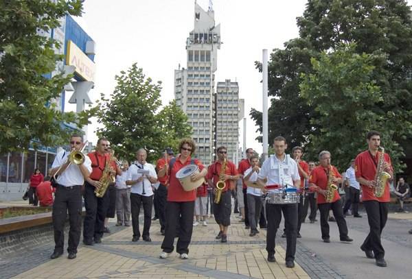 Francia térzene  Szatmárnémeti főterén