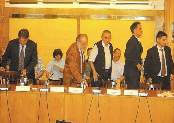 Iorga-tábla: kivonult az RMDSZ-frakció a kolozsvári tanács üléséről