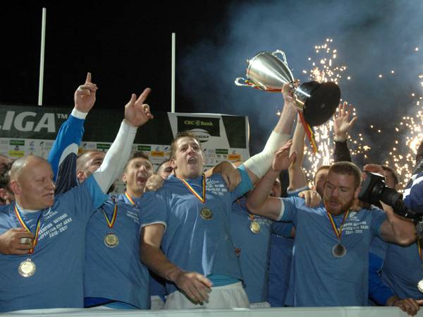  Apjok Jenő edző büszke nagybányai bajnokcsapatára