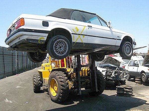 Szigorodó roncsprogram: jövőre csak a műszakival rendelkező autóért jár utalvány