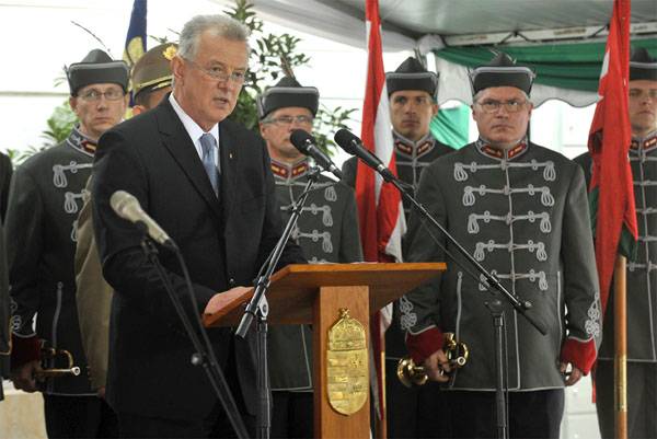 Beiktatták hivatalába Schmitt Pál új magyar államfőt