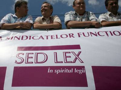 Országos sztrájk: október 5-én egy napra bezárnak a közintézmények