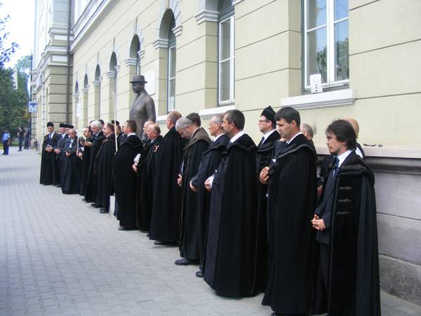 Palástos tiltakozás a Mikóért