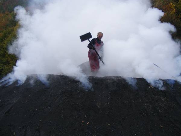 A Vargyas-szorosban is dolgoznak a farkaslaki szénégetők